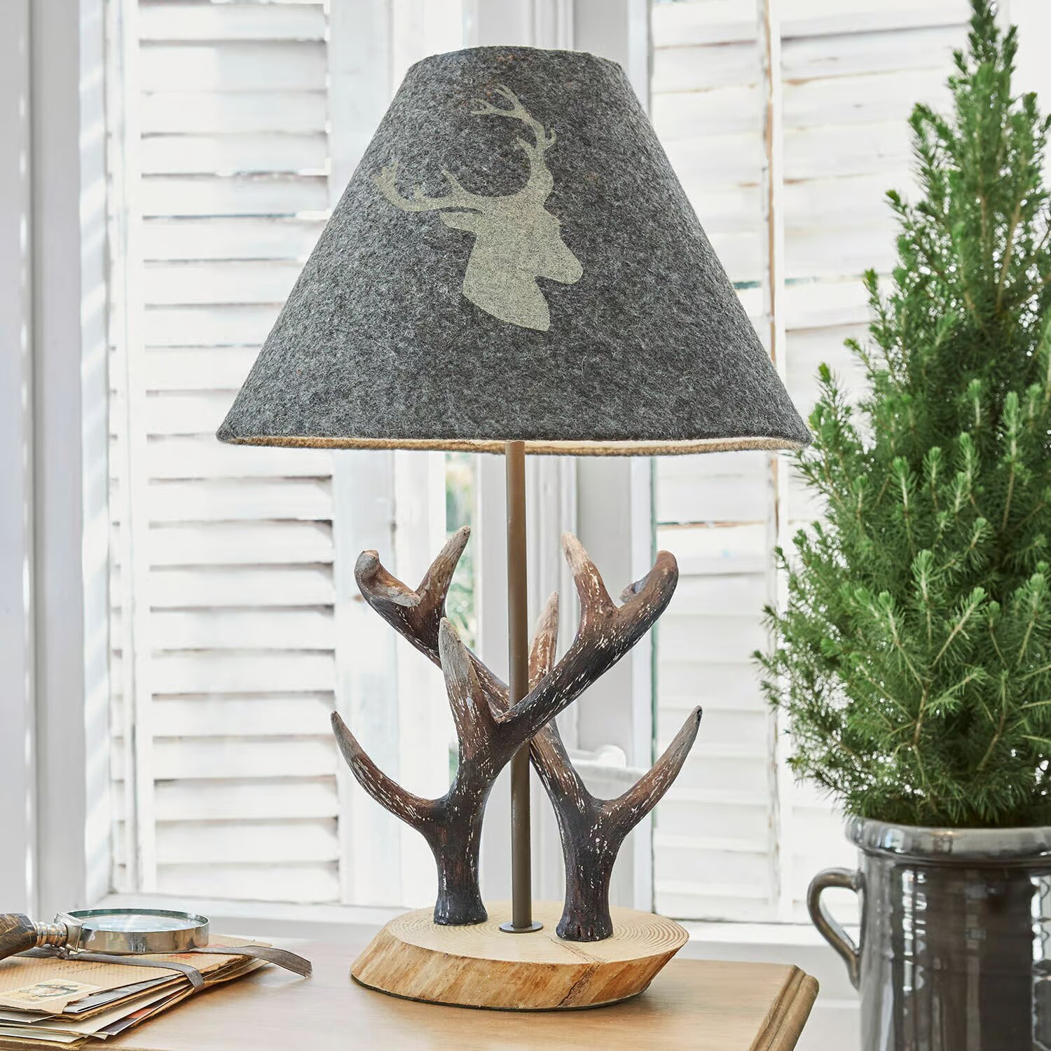 LOBERON Stolní lampa Lodge