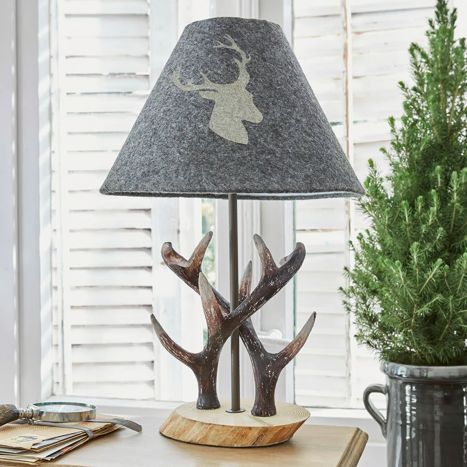 LOBERON Stolní lampa Lodge
