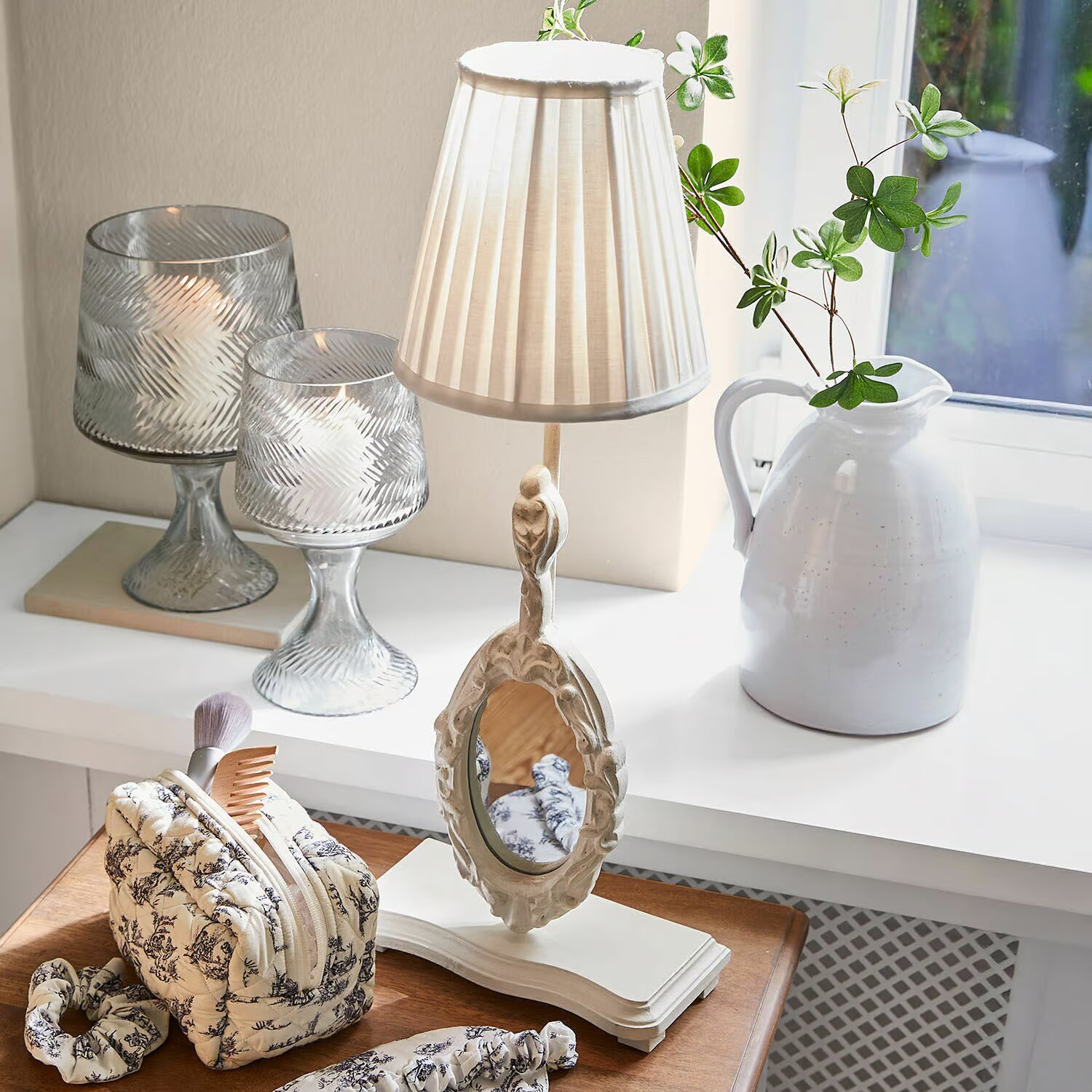 LOBERON Stolní lampa se zrcátkem Brannach